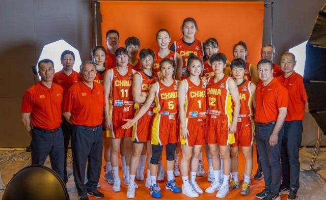 乐鱼娱乐平台-中国女篮定妆照出炉！刘禹彤确定落选张子宇最抢眼